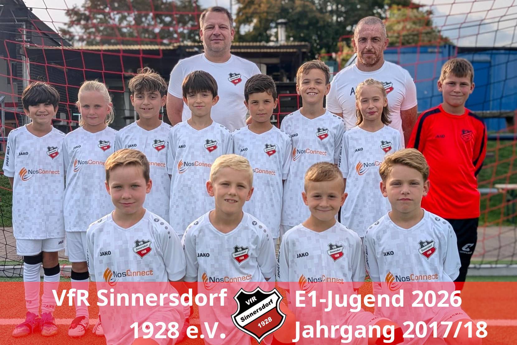 Mannschaftsfoto der E1-Junioren U10 mit den Trainern Antonio Illiano und Matthias Jendrzewski aus der Saison 26